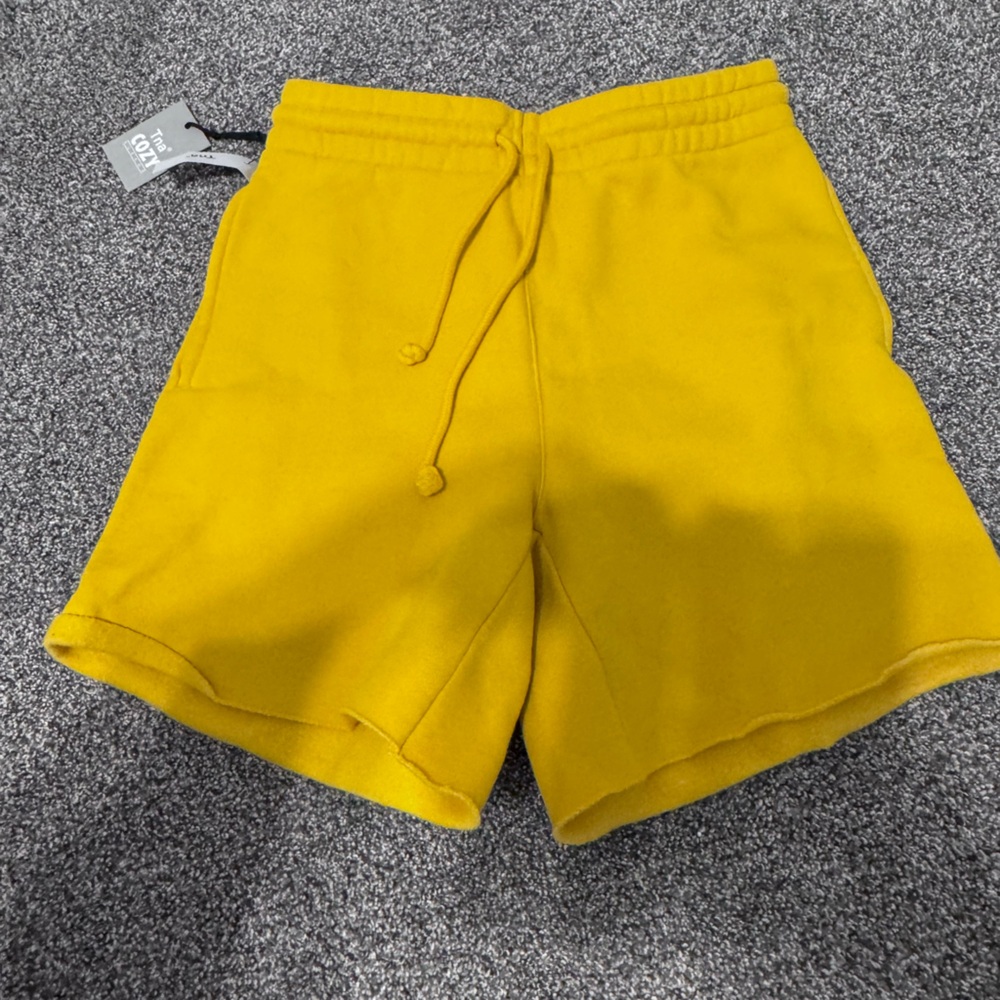 NWT💛TNA💛COZY FLEECE CUT OFF SWEAT SHORTS